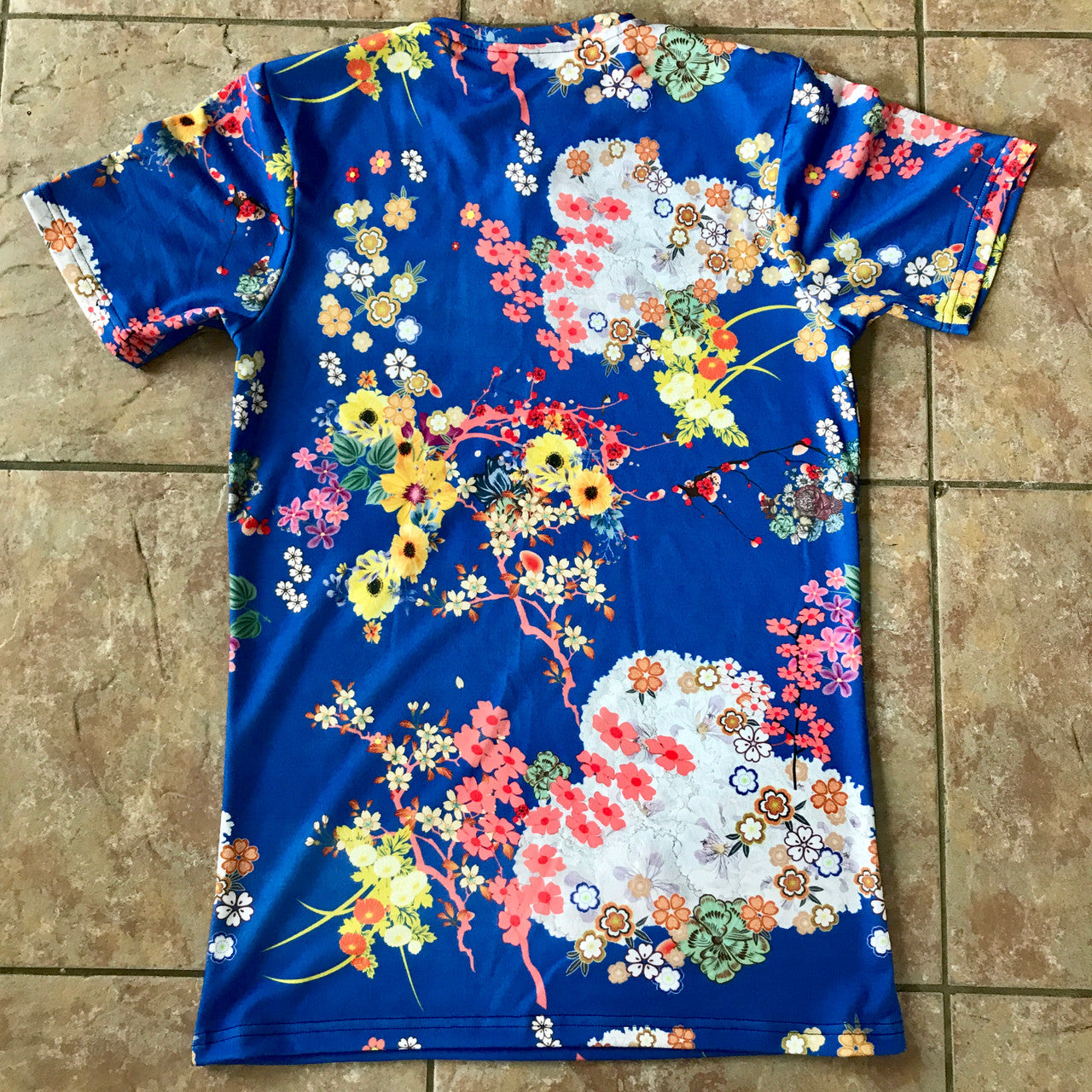 Romeo KiSS V Neck Cut & Sew T-Shirt - Japanese Flowers Floral - Leonardo DiCaprio Juliet Movie - 90s Gift for Her or Him