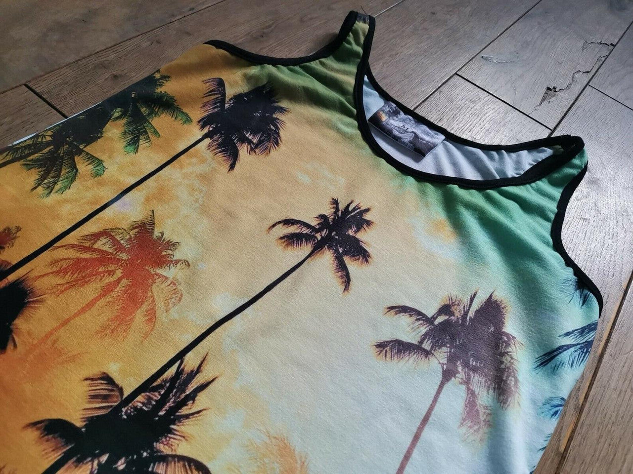Klaus Sunset KiSS Women’s Fit  Vest - Palm Trees - Hargreeves  Robert Sheehan Inspired - Cosplay - Umbrella Academy - TV Show Number Four 4