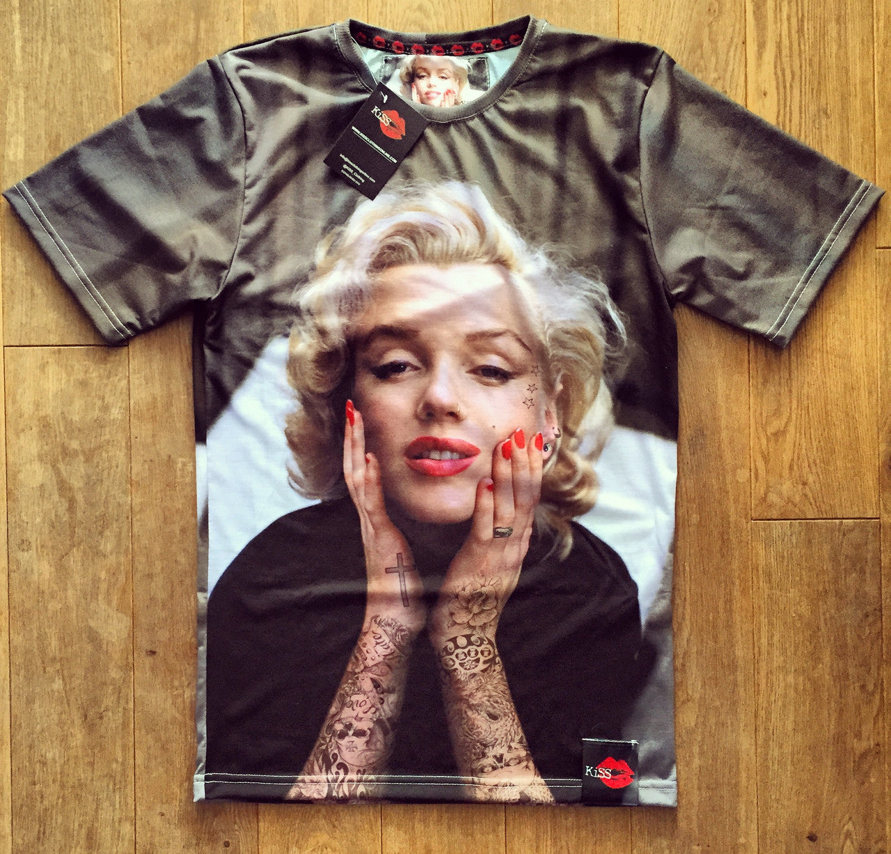 Marilyn Monroe Tattooed KiSS Cut & Sew T-Shirt - Inked Sleeve design - Art, Unique Artwork - Tattooist Artist - Present Gift