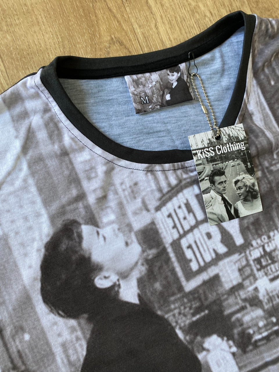Audrey Hepburn 1951 KiSS Cut And Sew T-Shirt - 60s 50s - Hollywood Actress Vintage - Breakfast at Tiffany's - Times Square New York