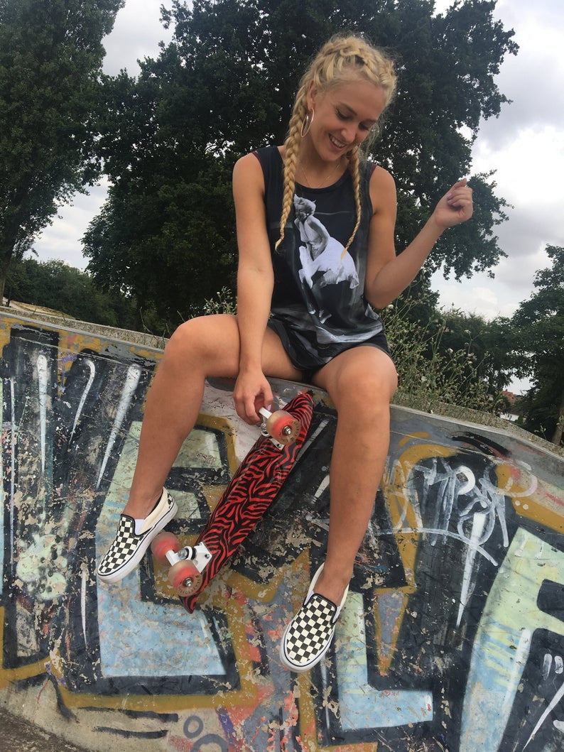 Marilyn Monroe Skate KiSS Vest - Skateboarding - Ollie Jump Skater Fashion - Hollywood Seven Year Itch - Gift Idea